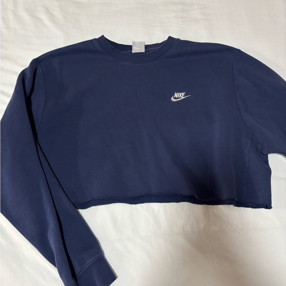 Cropped Nike Crewneck